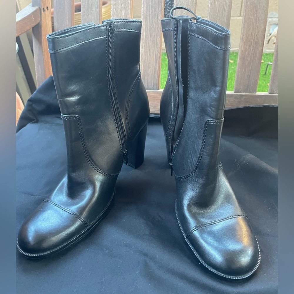 New Nine West Bredeo Leather Inside Zipper Tie Detail Hi Heel Ankle Boot 10M 10